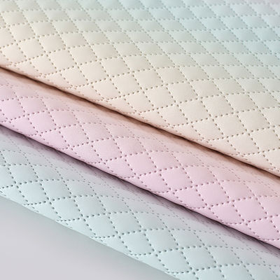 Gedrukt handtas PU leerstof Textuur van hellende regenboog Diamanten raster