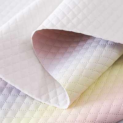 Gedrukt handtas PU leerstof Textuur van hellende regenboog Diamanten raster