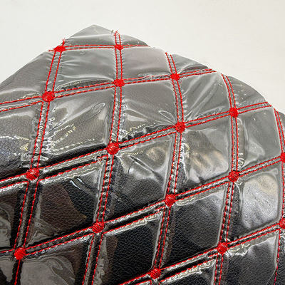 Custom Quilted PVC Leather Car Foot Mat 4.6mm Dik met schuimvulling Stretchy Fit Embossed geborduurde autostoeltjes