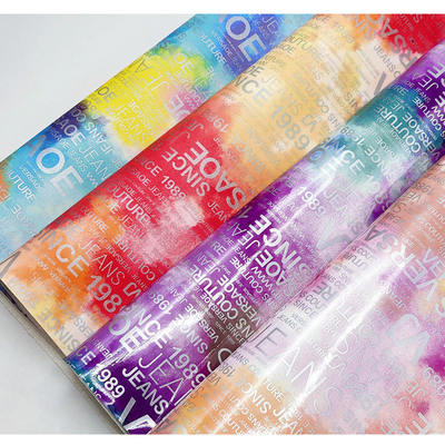 PU Regenboog Letter Print Magazine Design Synthetisch Leer Waterdicht Kunstleer Stof voor Bagage Tas Cosmetica Meubels/Sofa