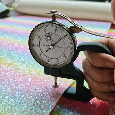Rainbow Glitter Checker Pattern PVC synthetisch leer voor tassen, schoenen en ambachten