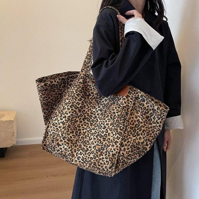 Groothandel Pvc Leopard Geprinte kunstmatige leder voor tas Notebook telefoon Schelp tafelmat Fake lederen stof 15